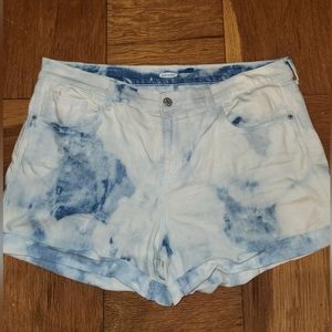 Old Navy Tie Dye mid rise boyfriend Jean short, size 14